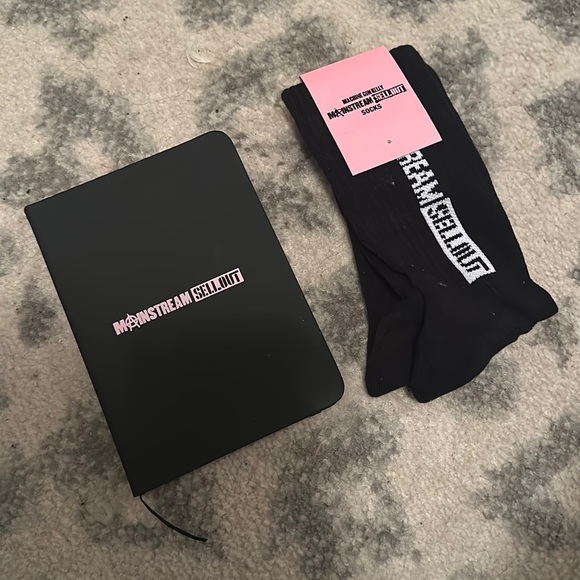 MGK Machine Gun Kelly VIP package - Picture 2 of 2